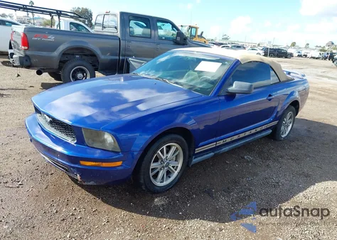 2005 Ford Mustang z USA, uszkodzony, nr VIN 1ZVHT84N555194756